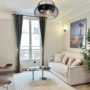 Charming With Eiffel Tower View Apartment